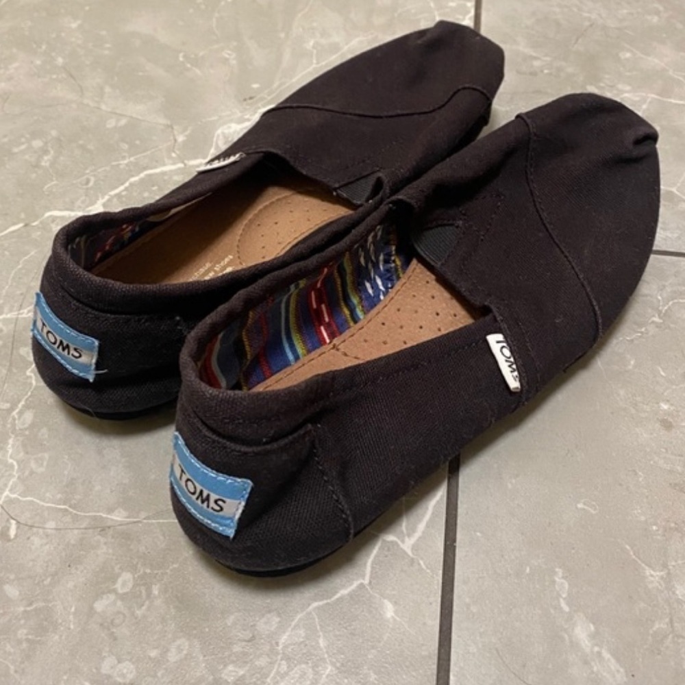 FREE Women’s Toms flats